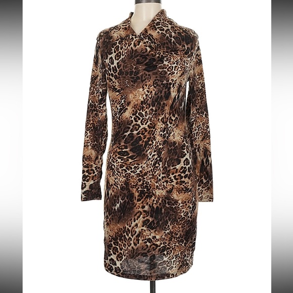 Versona Dresses & Skirts - NWT Versona Animal Print Long Sleeve Dress